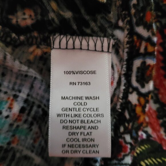 Cupio Bright & Colorful Paisley Design Pullover Top Misses Medium - Picture 5 of 8